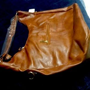 Pretty brown NO NAME PURSE. HOBO STYLE.  Plenty room for stuff. Makeup purse.